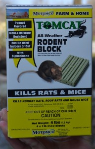 Weather resistant mouse bait.